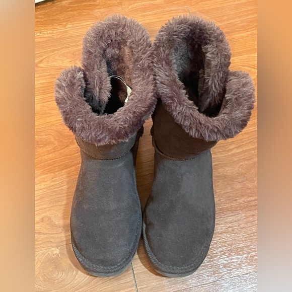 Brown size 8 UGG boots with fur lining - Picture 4 of 5